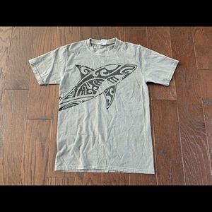 Vintage CRAZY SHIRTS Hawaii Gray Shark T shirt